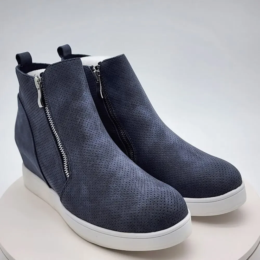 NEW Journee Collection Pennelope Blue Wedge Sneakers Women's Size 10 Side Zip